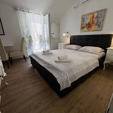 Apartment Ariana Bol Exteriör bild