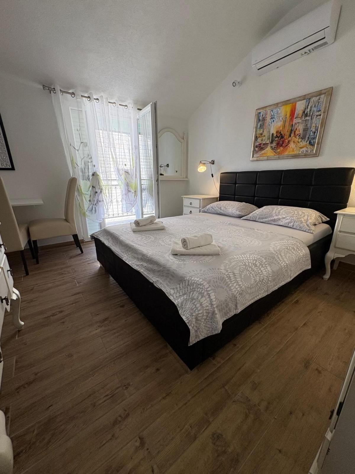 Apartment Ariana Bol Exteriör bild