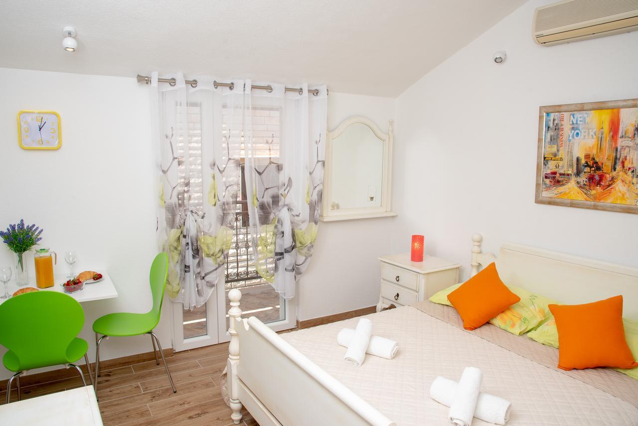 Apartment Ariana Bol Exteriör bild